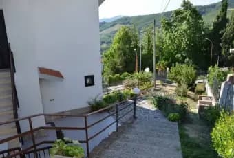 Rexer-Civitella-del-Tronto-Vendesi-terratetto-unifamiliare-in-via-Le-Casermette-a-Civitella-del-Tronto-Facciata