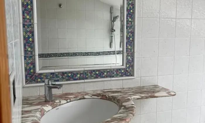 Rexer-Monserrato-Grazioso-Appartamento-mansardato-con-romantico-camino-e-terrazzo-BAGNO