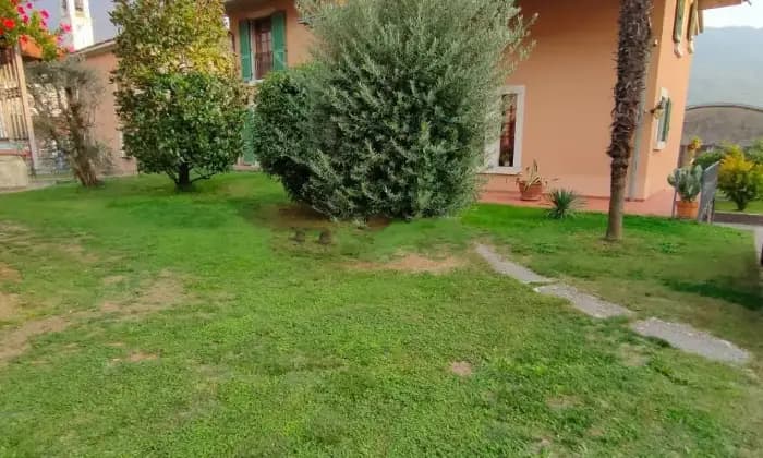 Rexer-Nave-Villa-unifamiliare-in-vendita-in-via-della-Fonte-CentroNave-Giardino