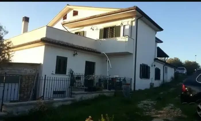 Rexer-Frosinone-Vendesi-casa-indipendente-in-Via-Via-Giannetti-a-Frosinone-Giardino