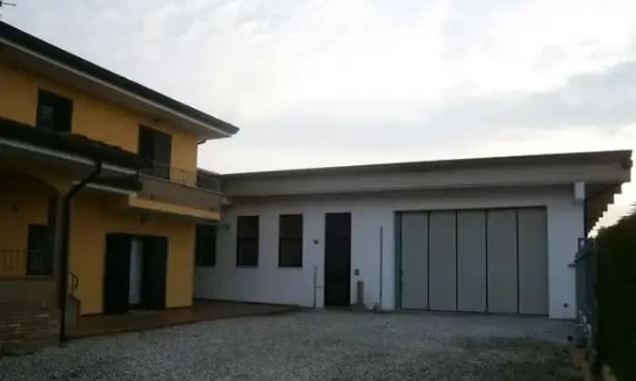 Rexer-Castagnaro-Villetta-indipendente-e-capannone-Garage