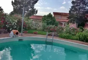 Rexer-Scarlino-Casale-con-piscina-Giardino