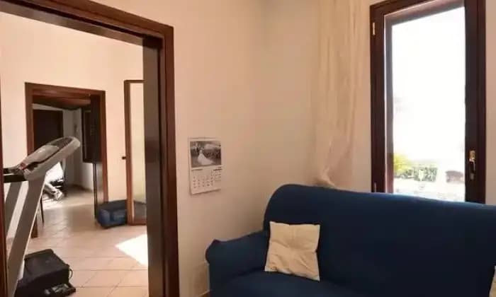 Rexer-Ragusa-Vendesi-Appartamento-in-villa-il-carrubo-Salone