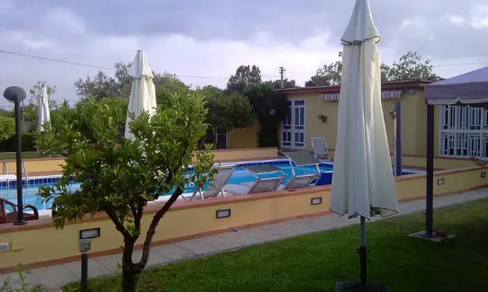Rexer-Sessa-Aurunca-Villa-su-tre-livelli-con-giardino-e-piscina-Giardino