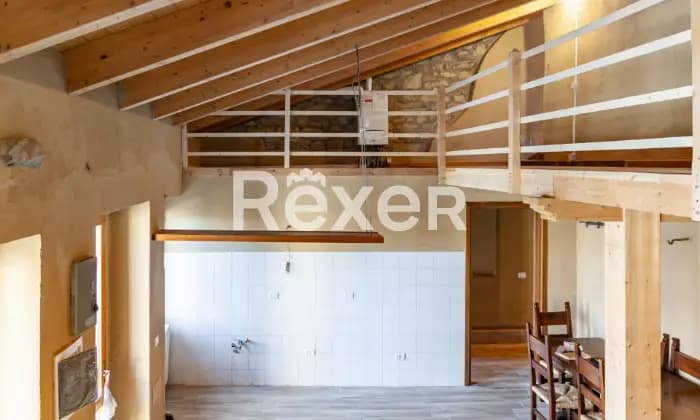 Rexer-Grizzana-Morandi-Grazioso-appartamento-cieloterra-su-tre-livelli-in-antico-edificio-CUCINA