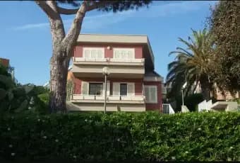 Rexer-Piombino-Appartamento-in-Villa-fronte-mare-in-vendita-a-PIOMBINO-LI-Giardino