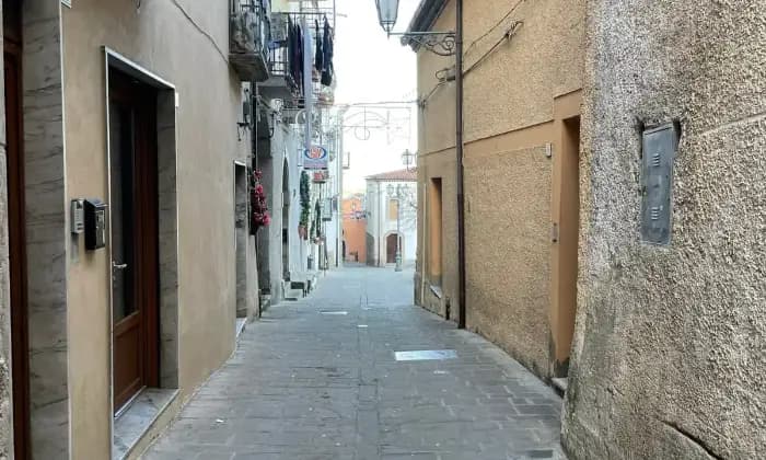 Rexer-Albano-di-Lucania-Vendesi-locale-commerciale-a-al-centro-di-Albano-di-Lucania-Terrazzo