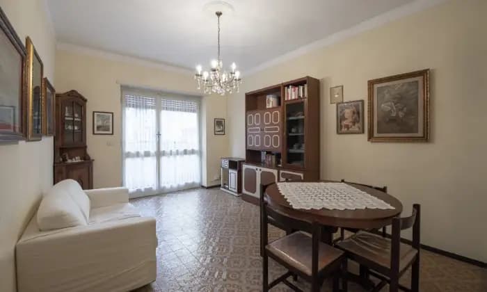 Rexer-Rapallo-Appartamento-con-giardino-e-posto-auto-condominiali-Salone