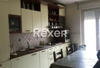 Rexer-Grotte-Appartamento-in-ottime-condizioni-con-balconivendo-senza-mobili-Cucina