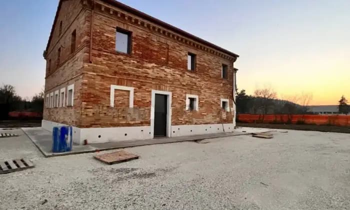 Rexer-Osimo-Casale-in-vendita-in-via-di-Jesi-Osimo-Facciata