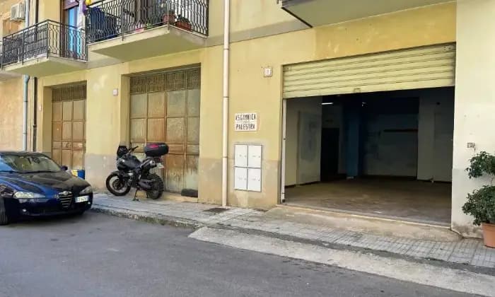 Rexer-Santo-Stefano-di-Camastra-Locale-commerciale-con-laboratorio-in-vendita-Santo-Stefano-di-Camastra-Garage