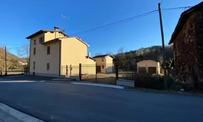 Rexer-Montesegale-Casale-in-vendita-in-frazione-Fornace-Montesegale-Giardino