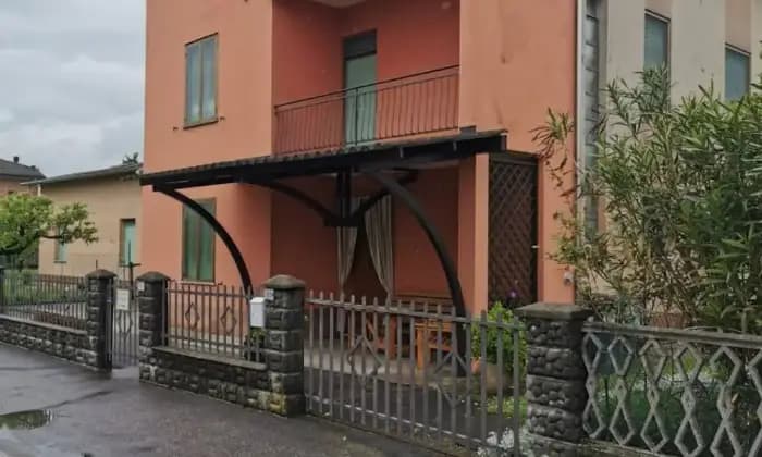 Rexer-Gualtieri-Vendesi-case-adiacenti-in-via-Prati-a-Gualtieri-Terrazzo