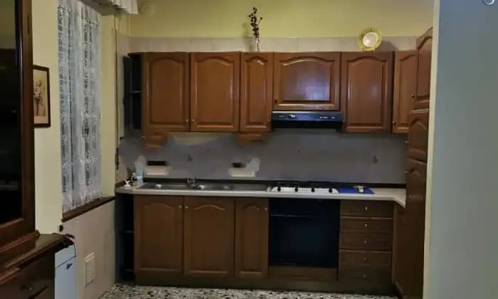 Rexer-Gualtieri-Vendesi-case-adiacenti-in-via-Prati-a-Gualtieri-Cucina