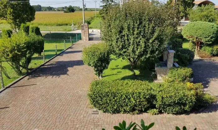 Rexer-Bondeno-Villa-unifamiliare-in-vendita-in-via-Provinciale-Bondeno-Giardino