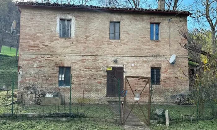 Rexer-Urbino-Villa-singola-rustico-casaleGiardino
