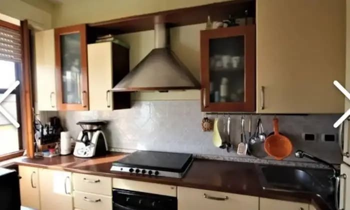 Rexer-Fabro-Vendesi-ampio-appartamento-semiammobiliato-ristrutturato-Cucina
