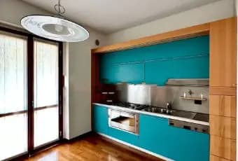 Rexer-Casazza-Vendesi-appartamento-in-via-Gaetano-Donizetti-Casazza-Cucina