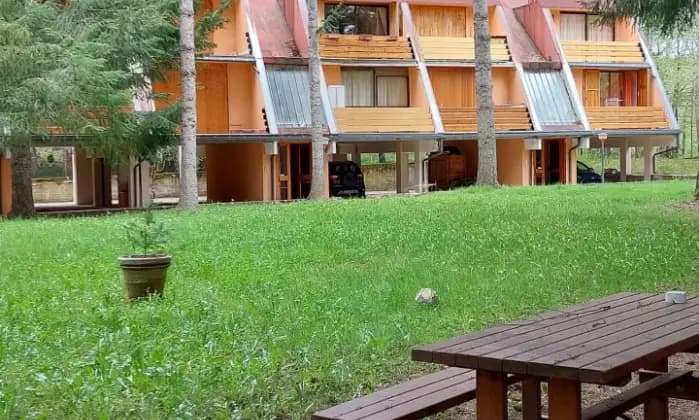 Rexer-Leonessa-Delizioso-appartamento-immerso-nel-verde-Giardino