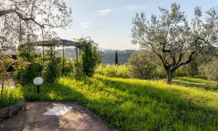 Rexer-San-Miniato-Casale-In-toscana-con-piscina-e-campo-da-tennis-Giardino