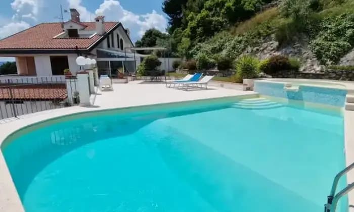 Rexer-Terni-Villa-con-piscina-in-bifamiliare-a-TERNI-TR-Giardino