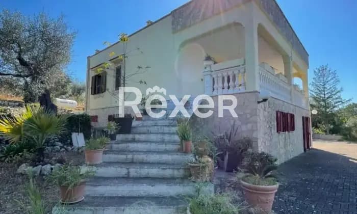 Rexer-Fasano-Vendesi-villa-in-Contrada-Canale-di-Pirro-Fasano-Terrazzo