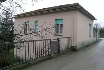 Rexer-Montebello-di-Bertona-Casa-con-giardino-a-Montebello-di-Bertona-Terrazzo