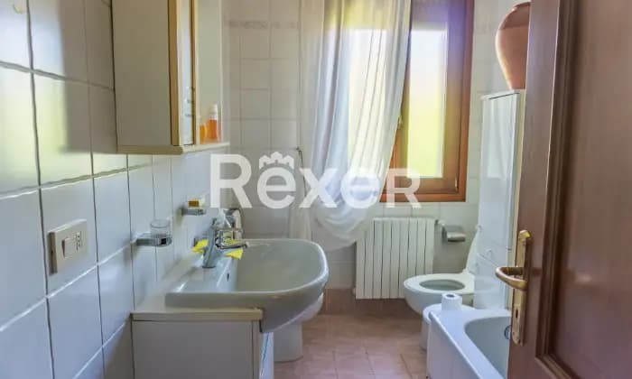 Rexer-Portogruaro-Appartamento-centrale-quadrilocale-con-terrazzo-abitabile-e-garage-Bagno