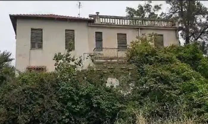 Rexer-San-Pietro-Clarenza-Villa-in-vendita-in-via-Umberto-San-Pietro-Clarenza-Giardino