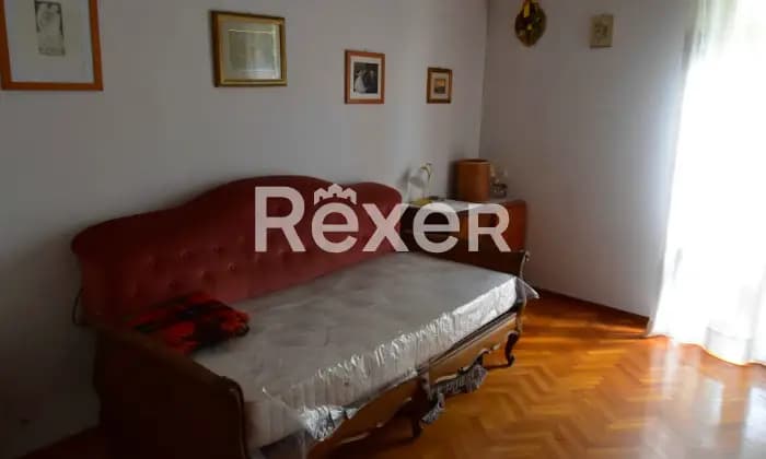 Rexer-Vernio-Terratetto-con-abitazione-e-standone-Altro