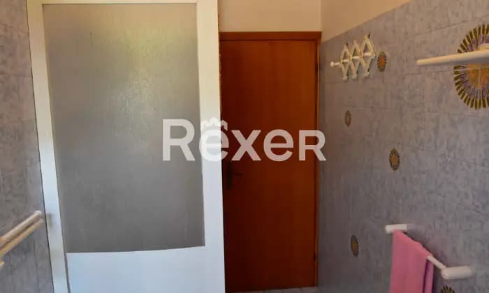 Rexer-Vernio-Terratetto-con-abitazione-e-stanzone-libero-su-lati-Altro
