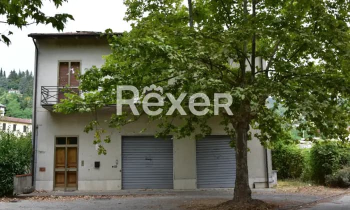 Rexer-Vernio-Terratetto-con-abitazione-e-stanzone-libero-su-lati-Terrazzo
