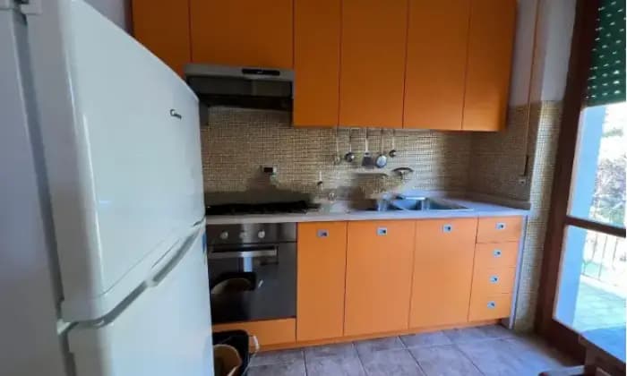 Rexer-Campobasso-Vendesi-appartamento-in-Via-Vanoni-a-Campomarino-Cucina