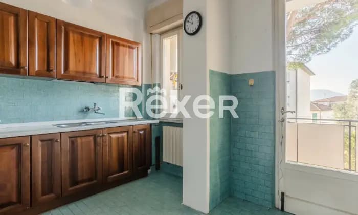 Rexer-Lucca-Lucca-ampio-e-luminoso-appartamento-in-zona-signorile-CUCINA
