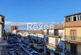 Rexer-Girifalco-Palazzo-con-due-negozi-e-due-appartamenti-Terrazzo