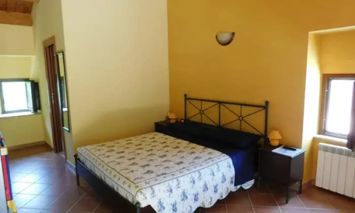 Rexer-Abbateggio-Avviato-BB-e-casa-vacanze-con-piscina-CAMERA-DA-LETTO