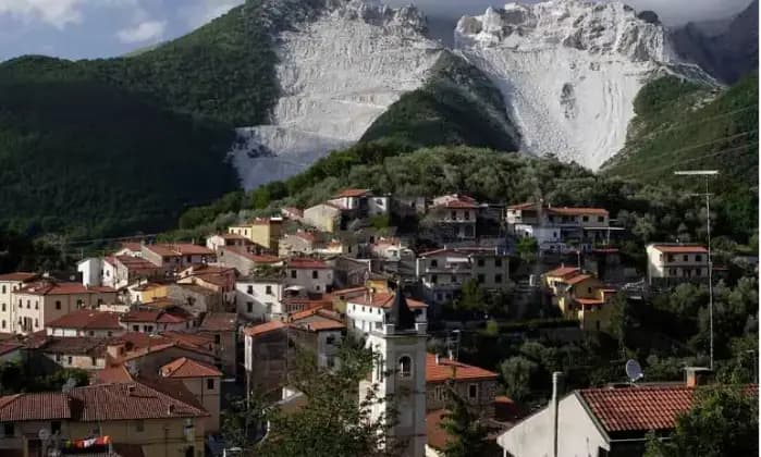 Rexer-Carrara-Casa-di-paese-in-vendita-in-piazza-Fratelli-Rosselli-Terrazzo