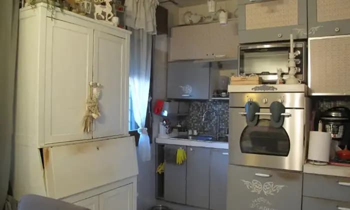 Rexer-Roma-Appartamento-semi-indipendente-con-giardino-Cucina