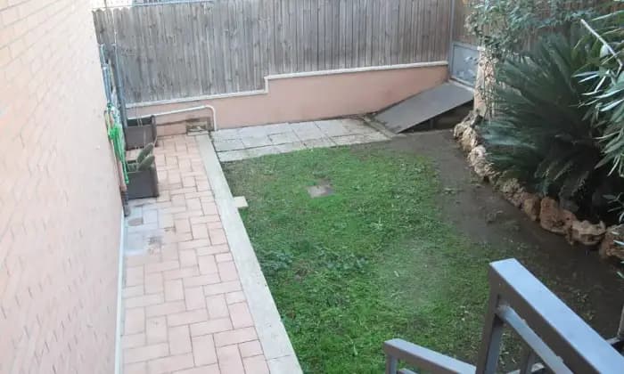 Rexer-Roma-Appartamento-semi-indipendente-con-giardino-Giardino