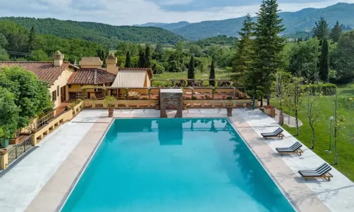 Rexer-Firenze-Villa-con-piscina-Firenze-colline-Giardino