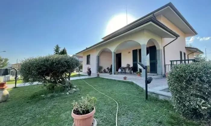 Rexer-Villafranca-in-Lunigiana-Villa-in-vendita-a-VILLAFRANCA-IN-LUNIGIANA-MS-Giardino