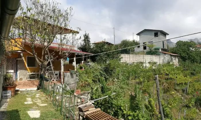 Rexer-Carrara-Cascina-in-vendita-in-via-Ossi-a-Carrara-Giardino