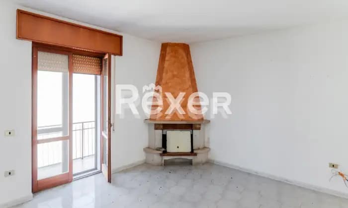 Rexer-Lioni-Luminoso-appartamento-con-balconi-SALONE