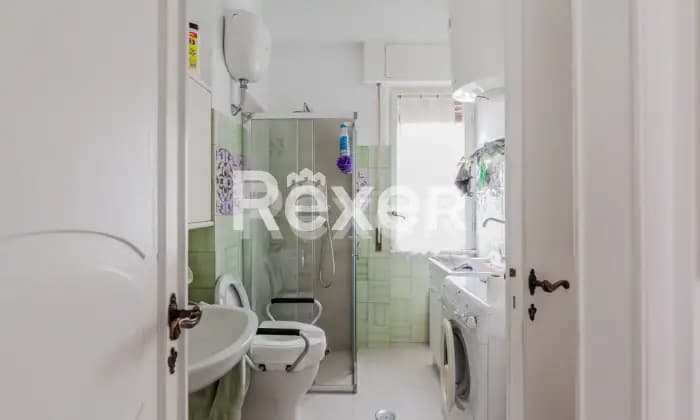 Rexer-Roma-Ampio-appartamento-con-doppio-ingresso-in-posizione-top-BAGNO