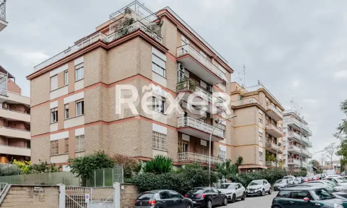 Rexer-Roma-Ampio-appartamento-con-doppio-ingresso-in-posizione-top-ESTERNO