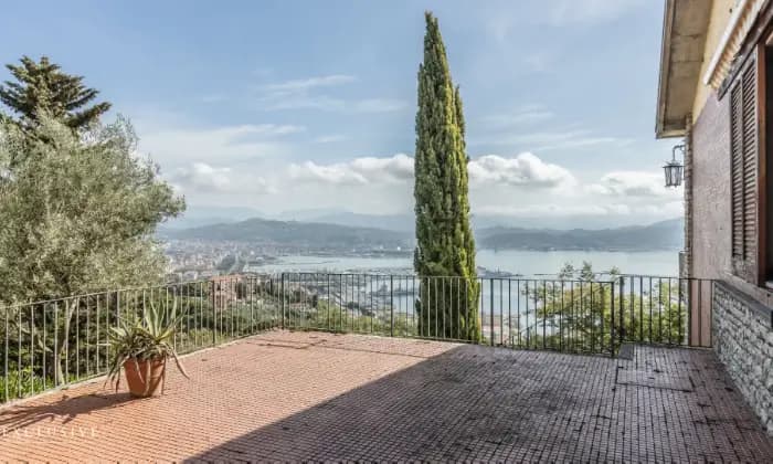 Rexer-La-Spezia-Villa-indipendente-con-vista-sul-Golfo-dei-Poeti-Terrazzo