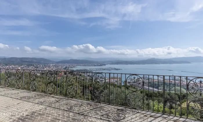 Rexer-La-Spezia-Villa-indipendente-con-vista-sul-Golfo-dei-Poeti-Terrazzo