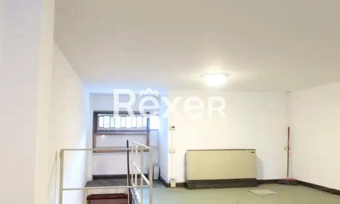 Rexer-Bologna-Fiera-San-Donato-Ufficio-su-due-livelli-con-vetrina-Altro