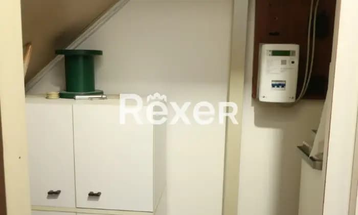 Rexer-Bologna-Fiera-San-Donato-Ufficio-su-due-livelli-con-vetrina-Cucina