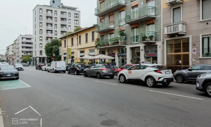 Rexer-Milano-Via-Casoretto-Quadrilocale-ristrutturato-mq-con-cantina-Terrazzo
